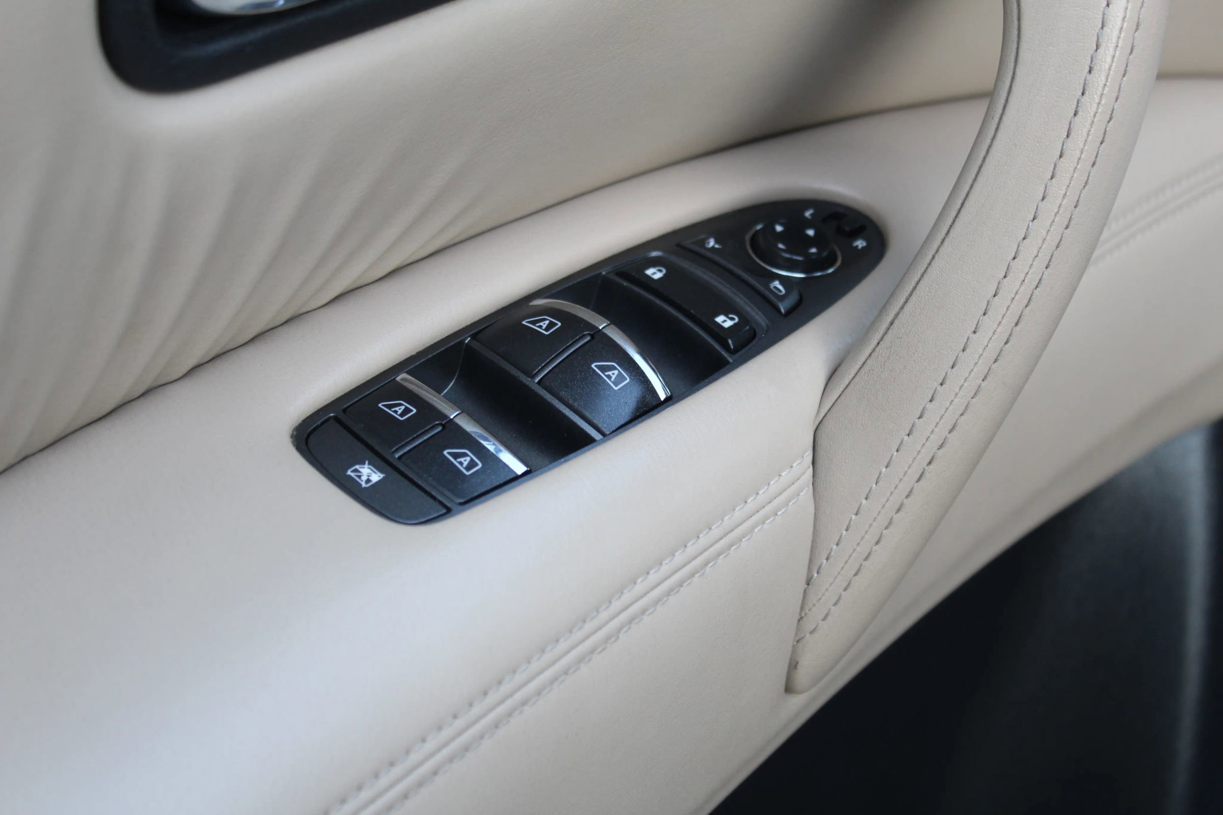 Used 2017 Nissan Armada SL image 23