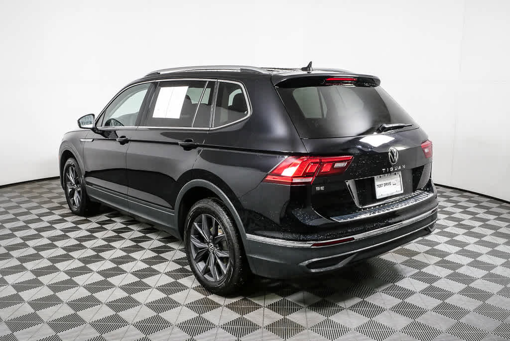 Certified 2023 Volkswagen Tiguan SE FWD image 30