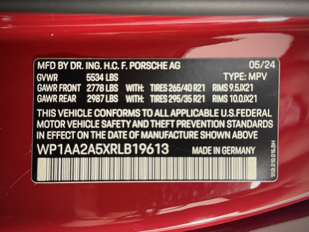 Certified 2024 Porsche Macan image 32