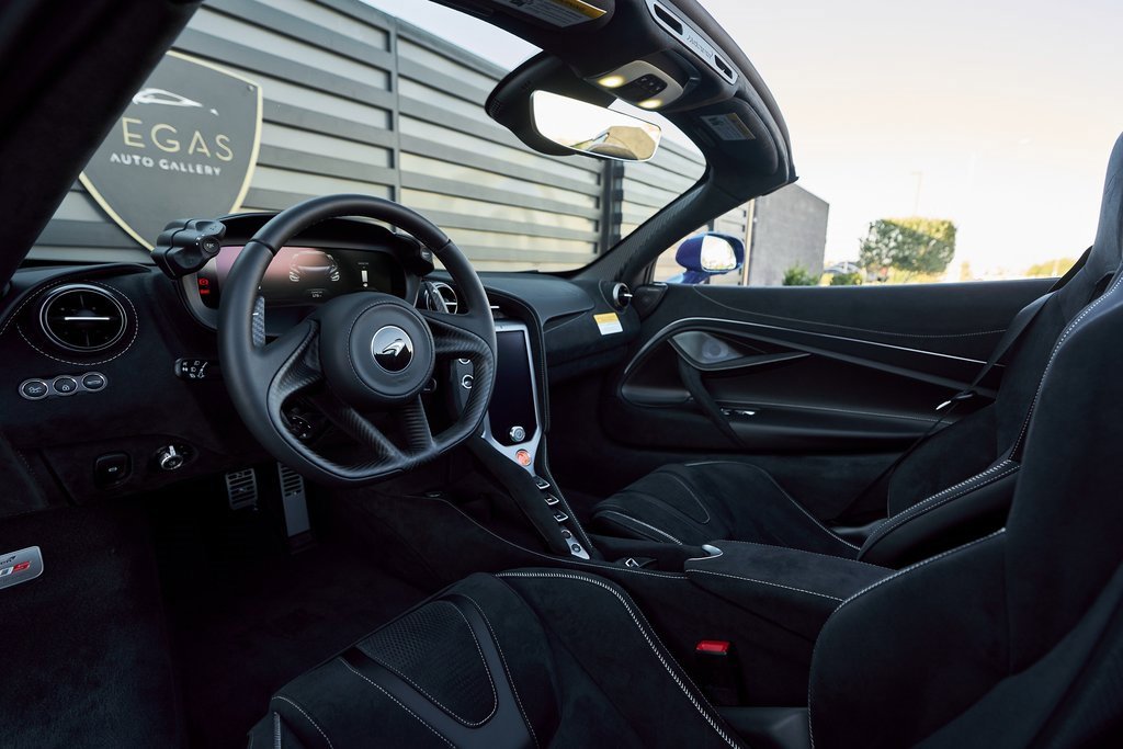 Used 2026 McLaren 750S Spider image 2