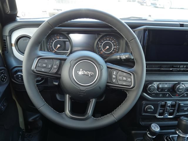 Used 2025 Jeep Gladiator Sport AWD/4WD image 12