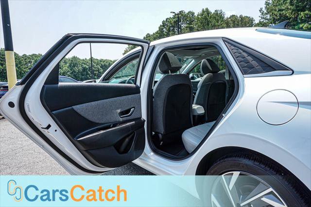 Used 2024 Hyundai Elantra Limited FWD image 39