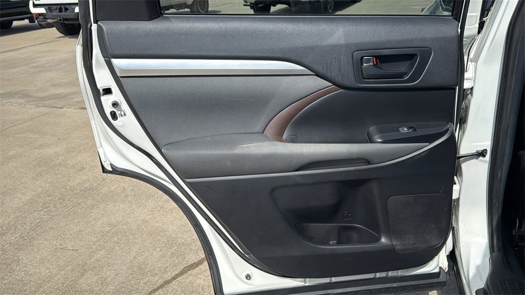 Used 2019 Toyota Highlander Plus image 18
