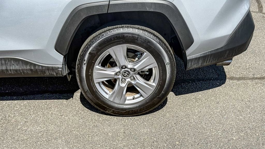 Used 2025 Toyota RAV4 XLE AWD/4WD image 11