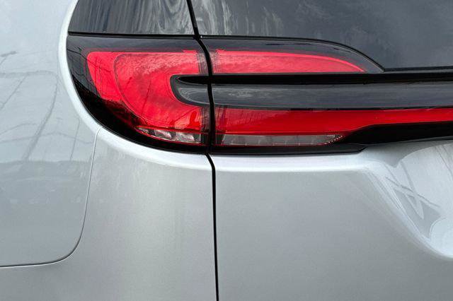 Certified 2024 Chrysler Pacifica Touring-L FWD image 27