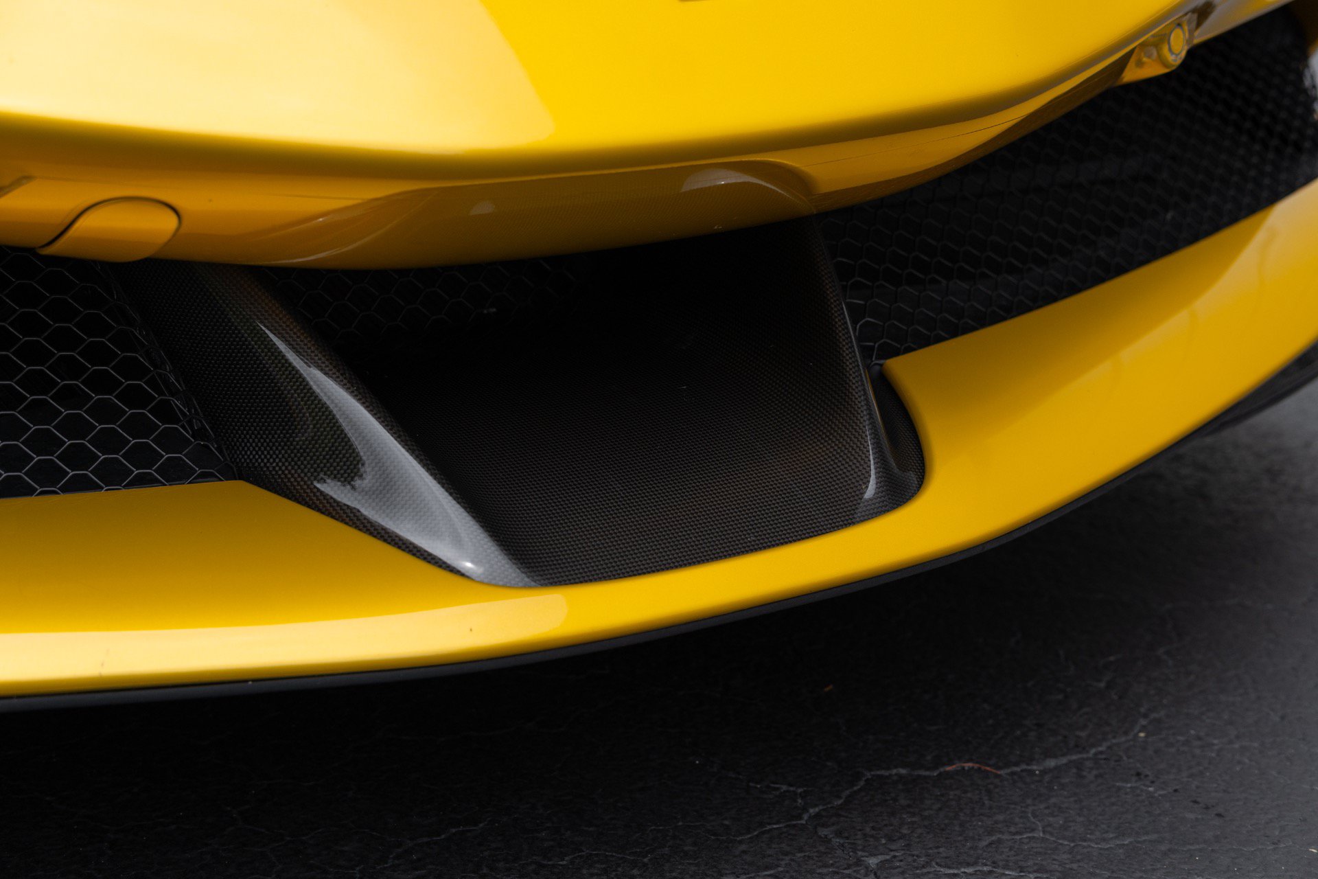 Used 2022 Ferrari SF90 Spider AWD/4WD image 17