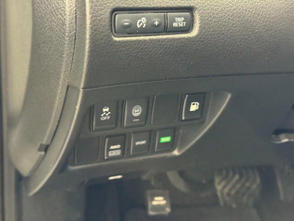 Used 2020 Nissan Rogue S image 18