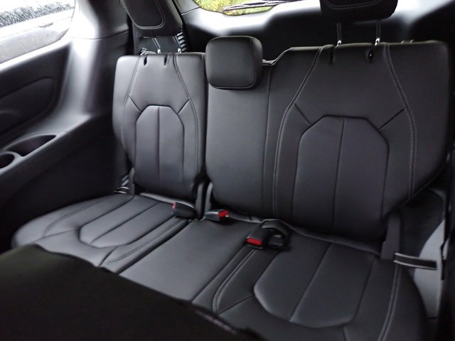 New 2026 Chrysler Pacifica Select image 14
