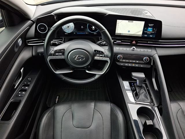 Used 2023 Hyundai Elantra Limited image 11