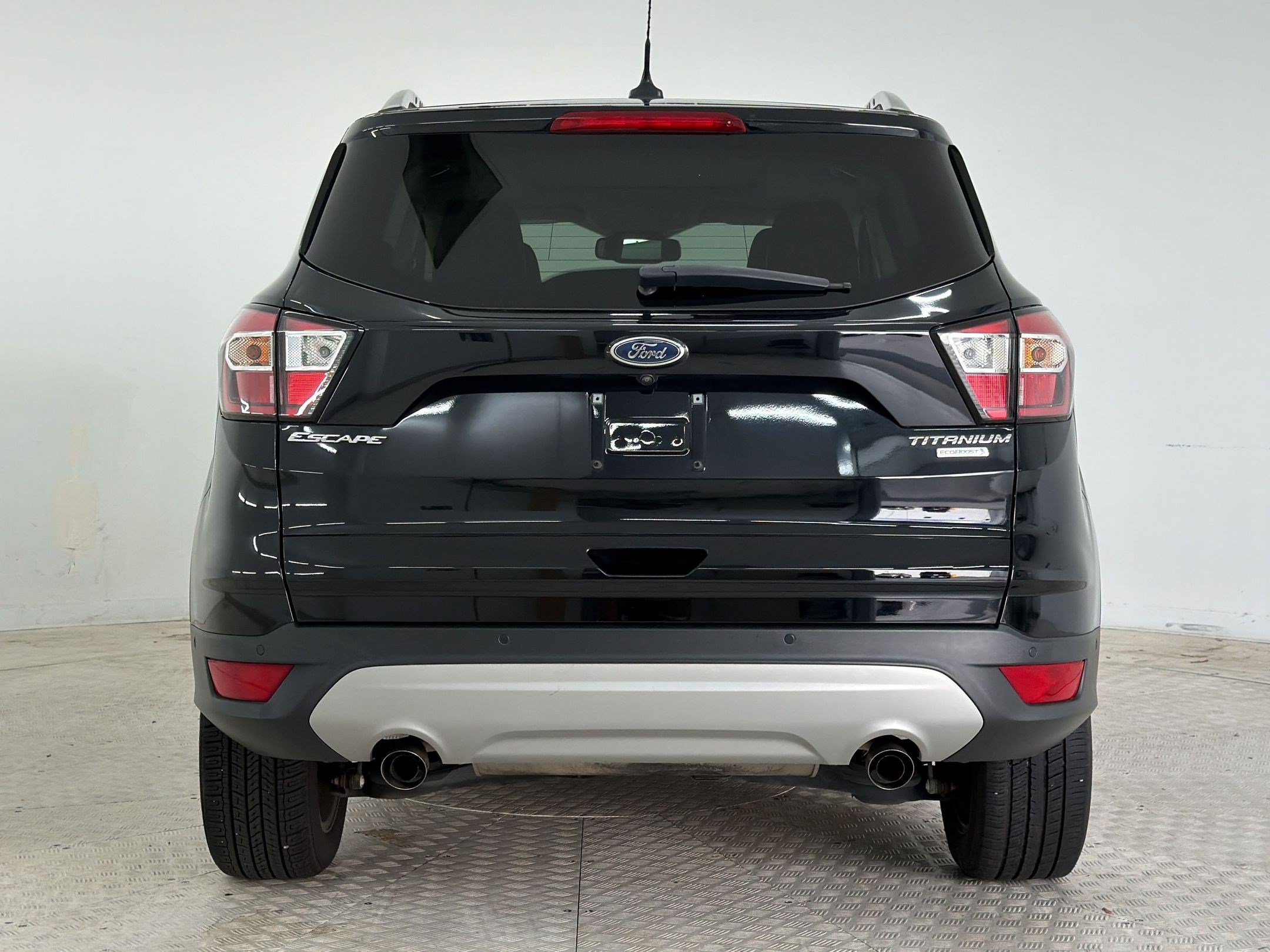 Used 2018 Ford Escape Titanium w/ Ford Safe & Smart Package FWD image 10