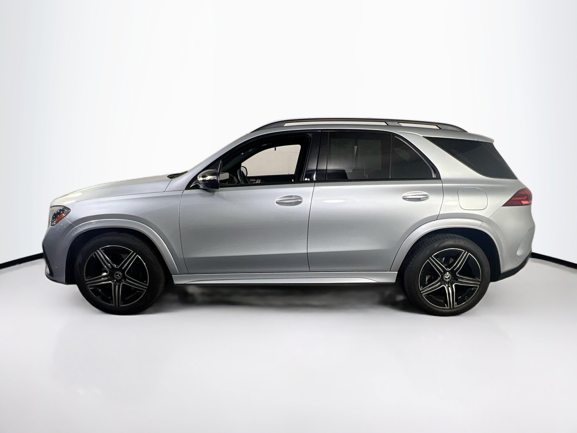 Used 2025 Mercedes-Benz GLE 450e 4MATIC image 8