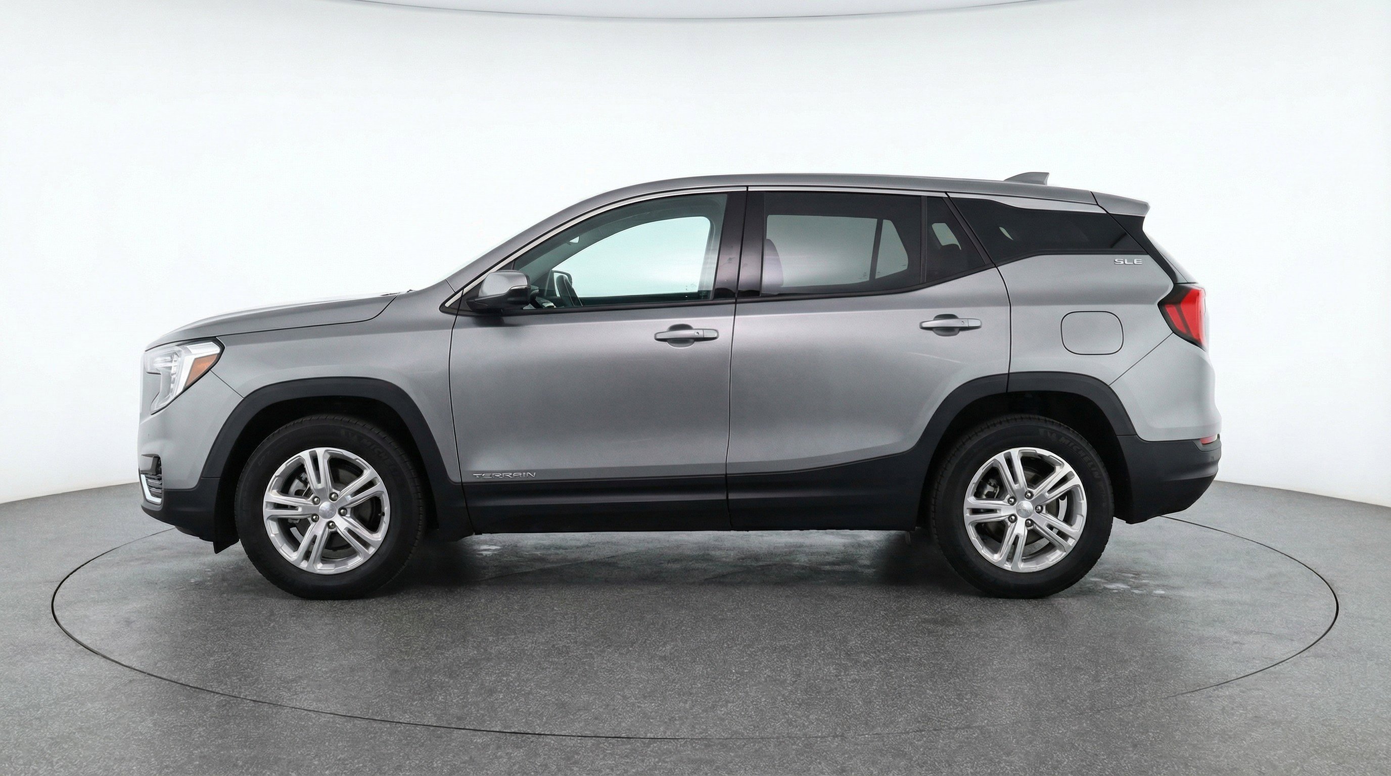 Used 2024 GMC Terrain SLE FWD image 5
