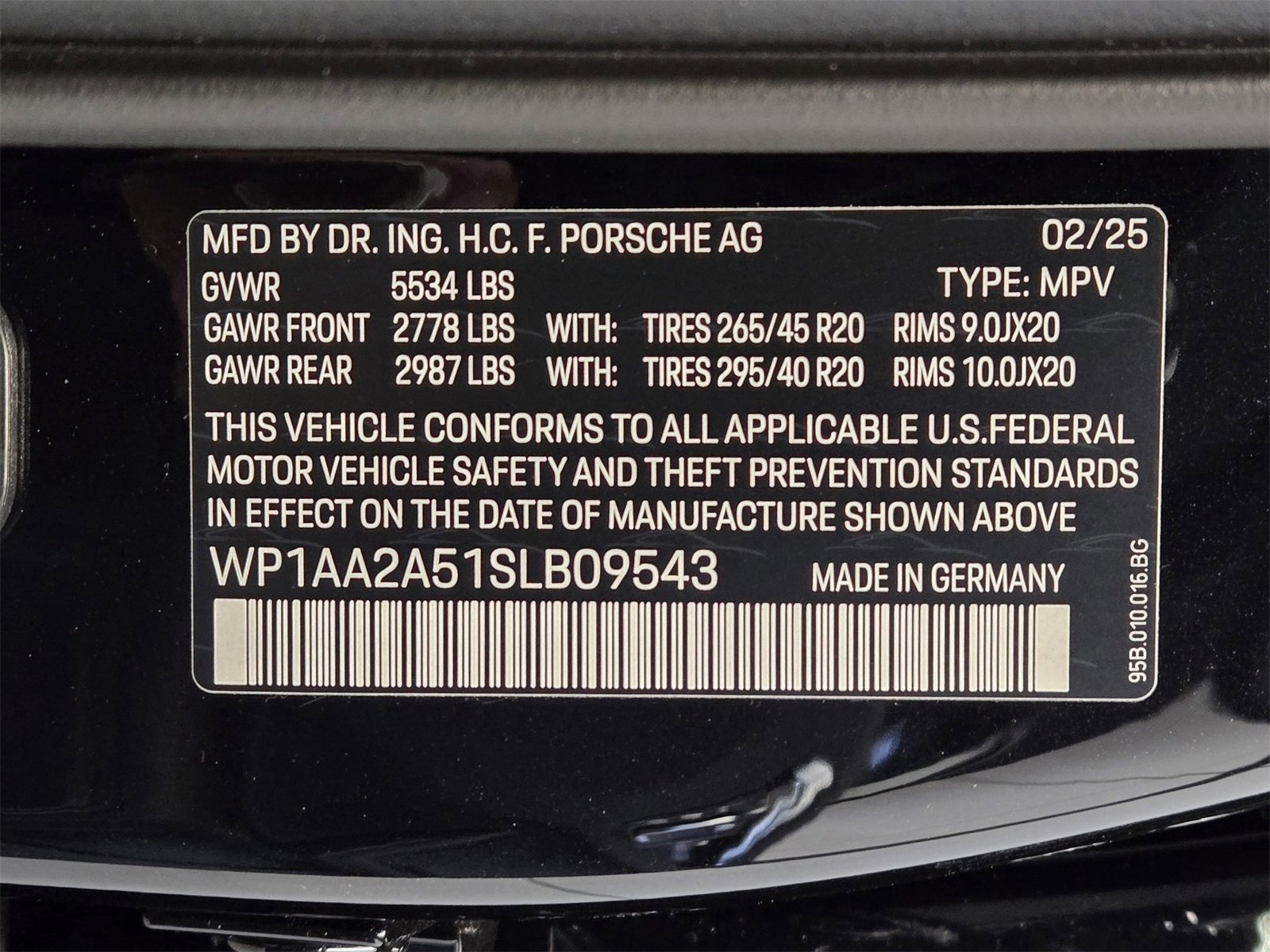 Certified 2025 Porsche Macan image 28