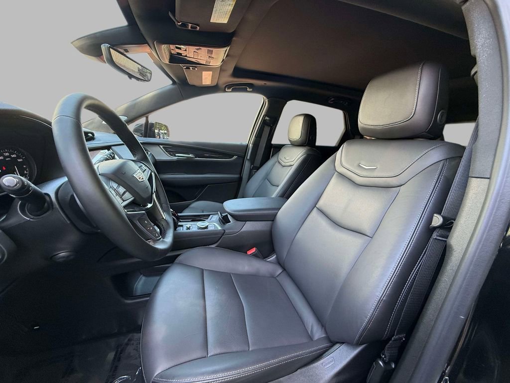 Used 2025 Cadillac XT5 Premium Luxury w/ Technology Package AWD/4WD image 2