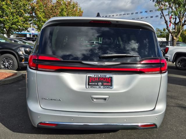 Used 2024 Chrysler Pacifica Touring-L FWD image 5