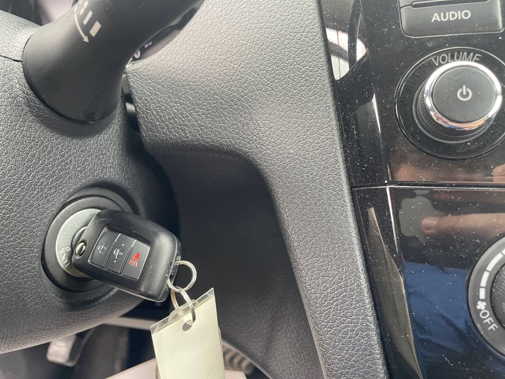 Used 2020 Nissan Rogue S w/ Special Edition Package FWD image 21