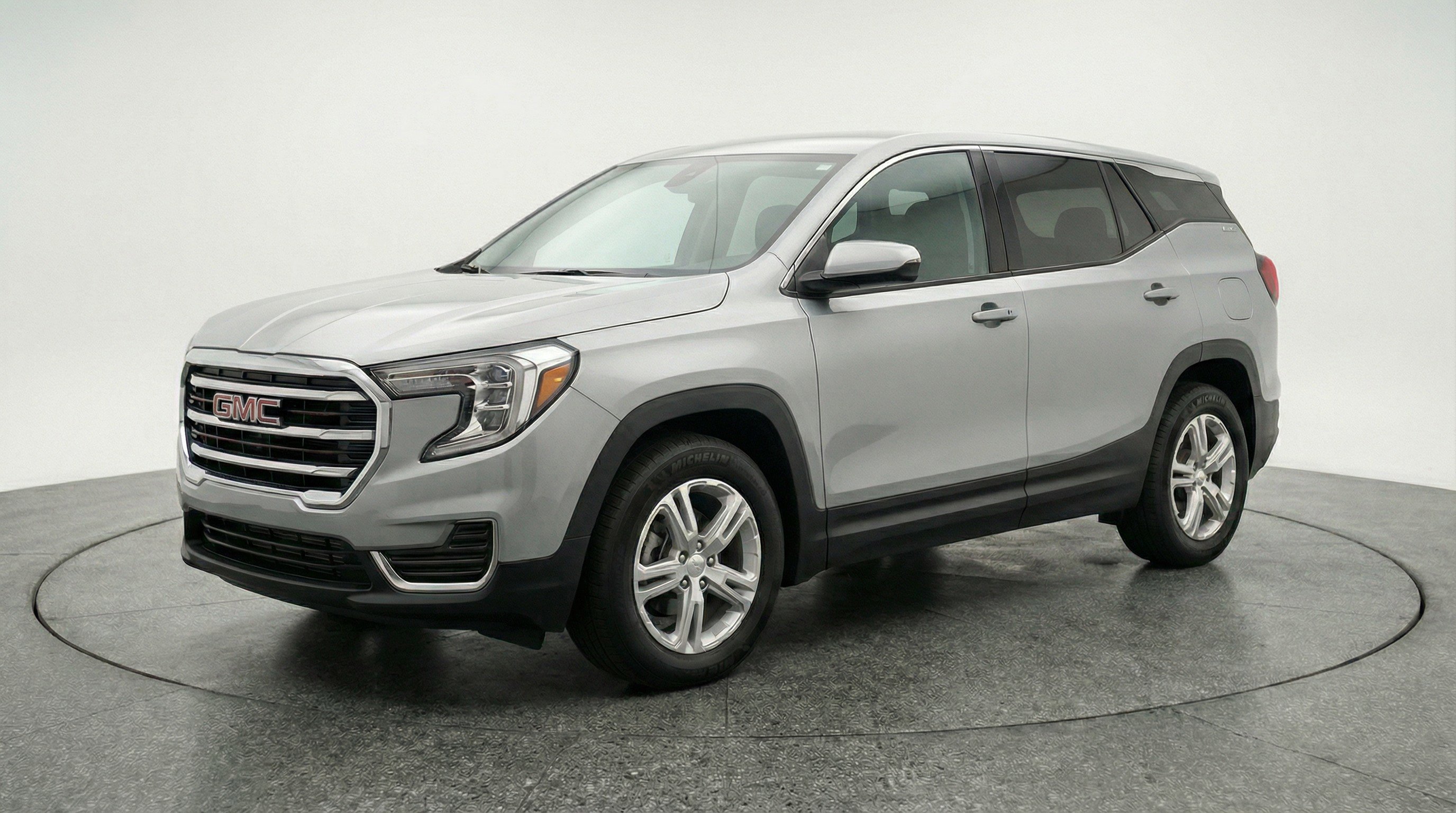 Used 2024 GMC Terrain SLE FWD image 3