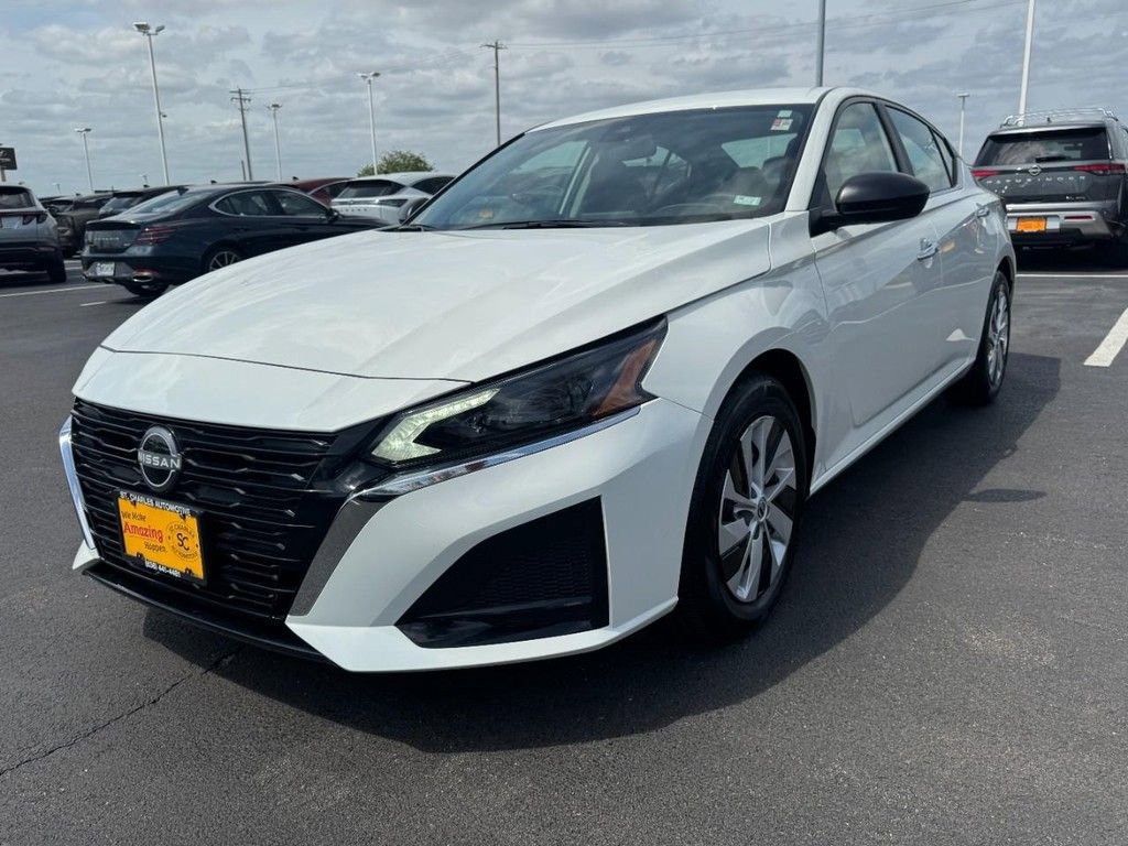 Used 2025 Nissan Altima 2.5 S FWD image 8