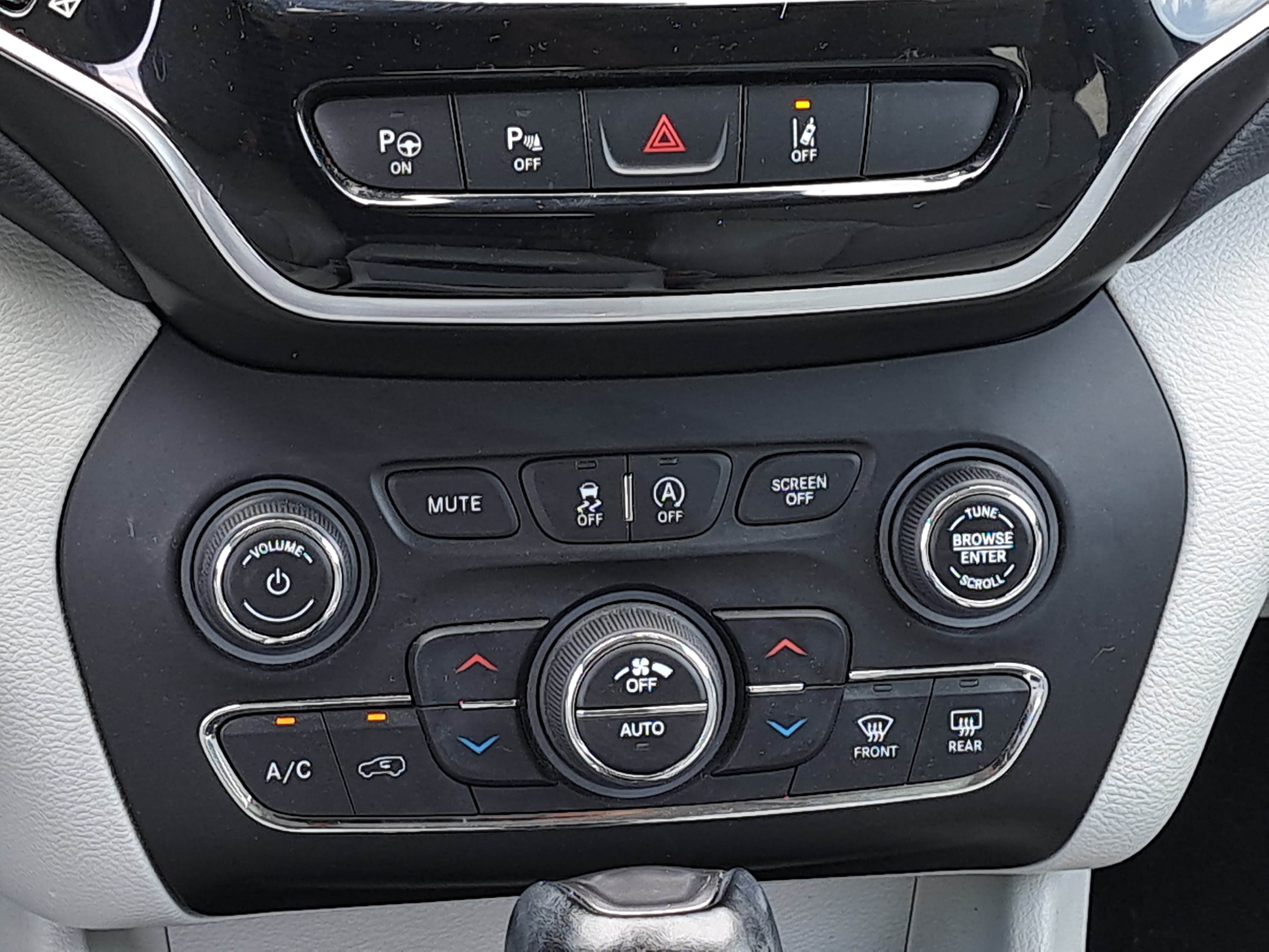Used 2021 Jeep Cherokee Limited w/ Elite Package FWD image 21