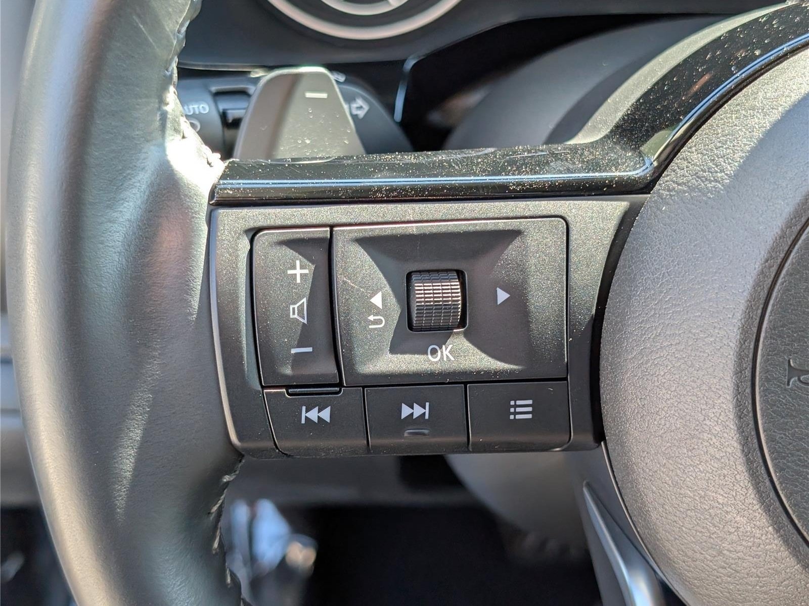 Used 2024 Nissan Pathfinder SL AWD/4WD image 25