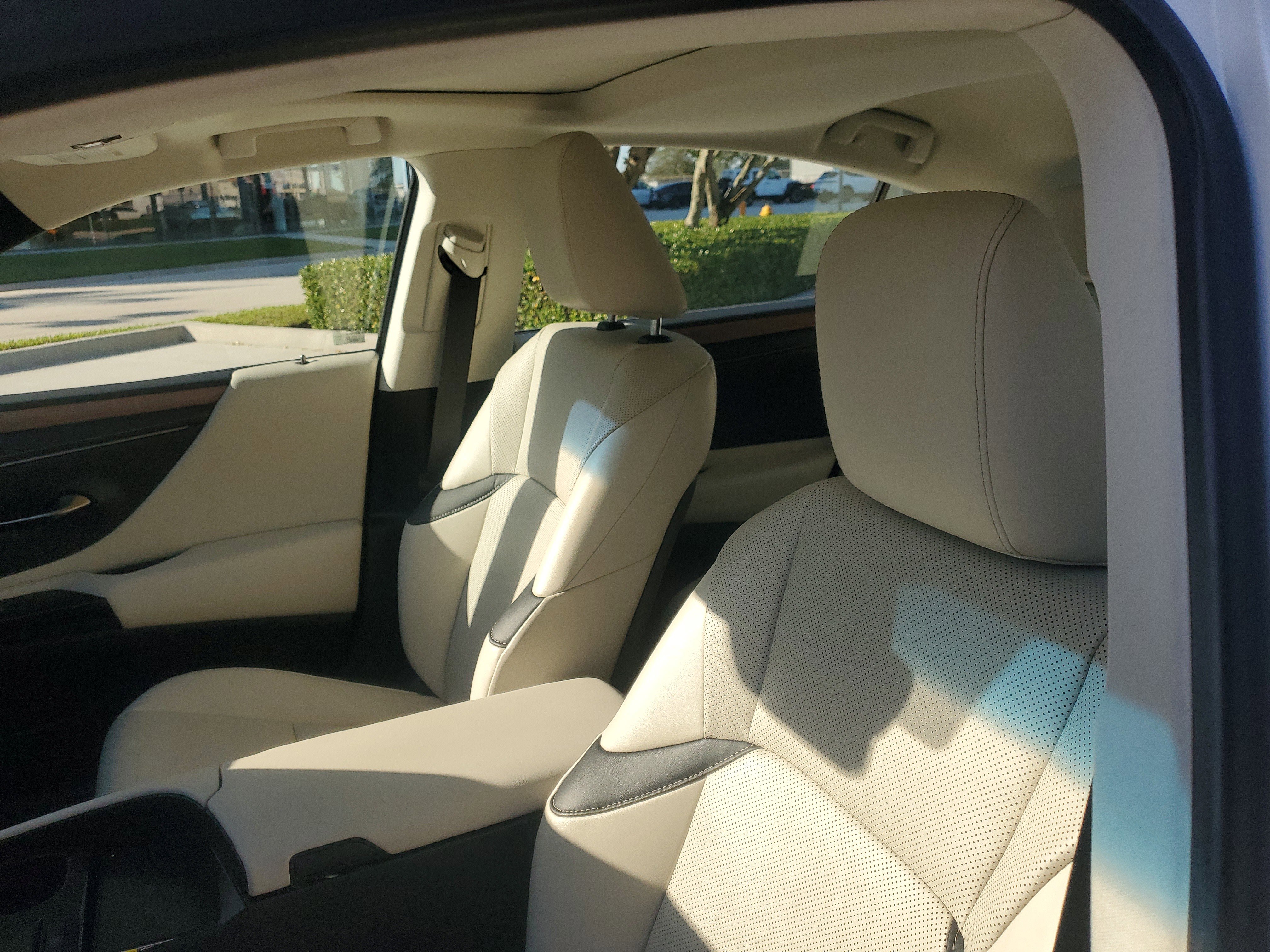 Used 2025 Lexus ES 350 w/ Premium Package image 21