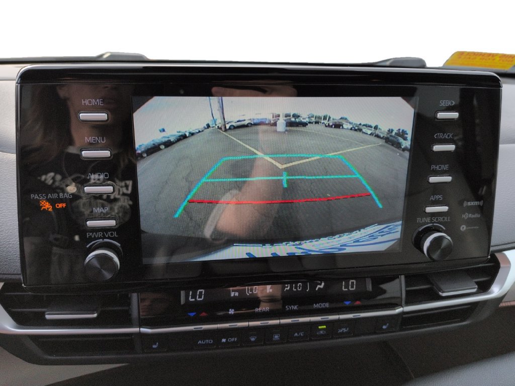 Used 2024 Toyota Sienna XLE FWD image 16