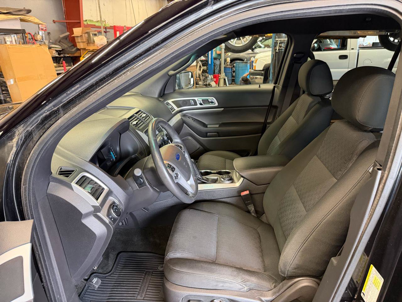 Used 2015 Ford Explorer XLT AWD/4WD image 11