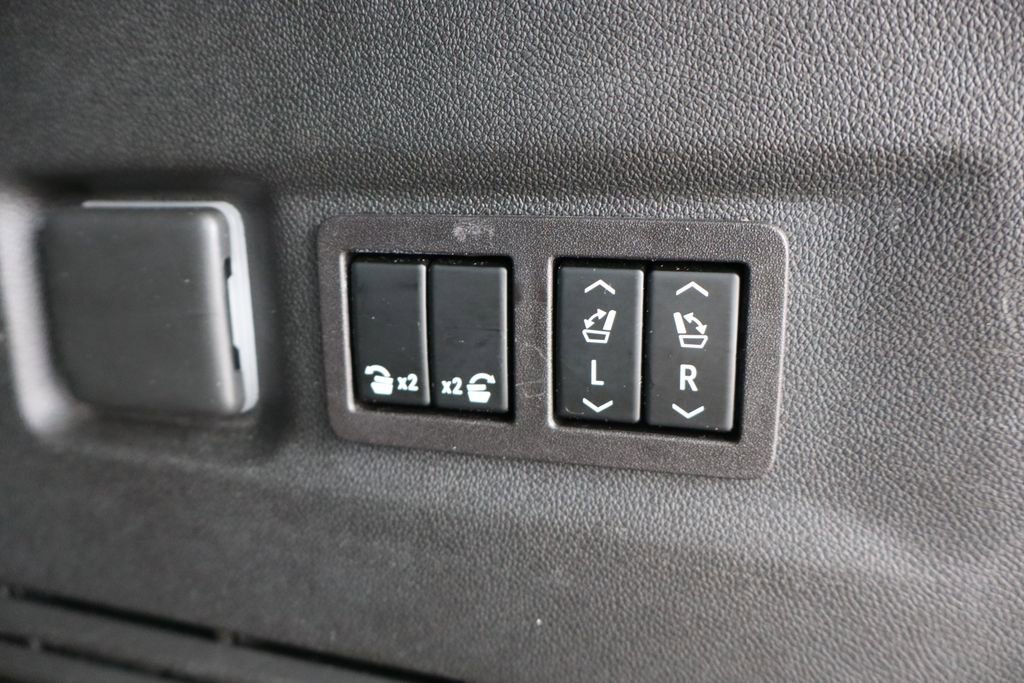 Used 2023 Chevrolet Suburban Z71 w/ Luxury Package image 43