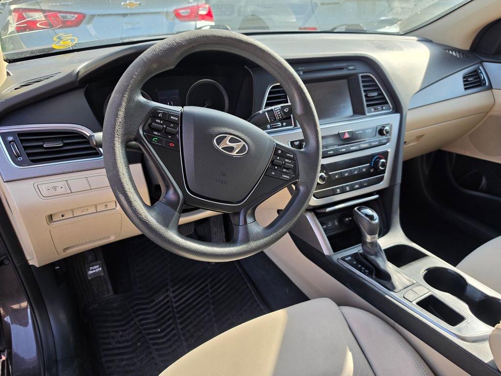 Used 2017 Hyundai Sonata SE FWD image 4
