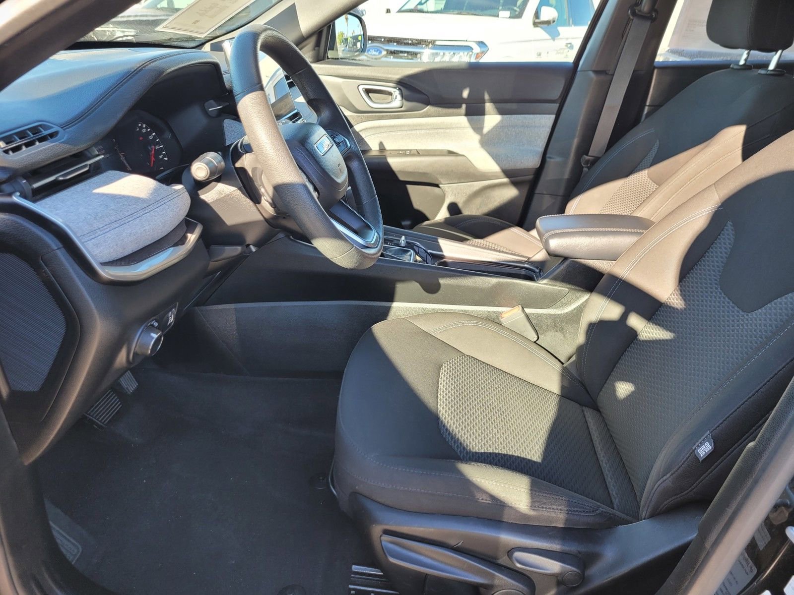 Used 2023 Jeep Compass Sport image 14