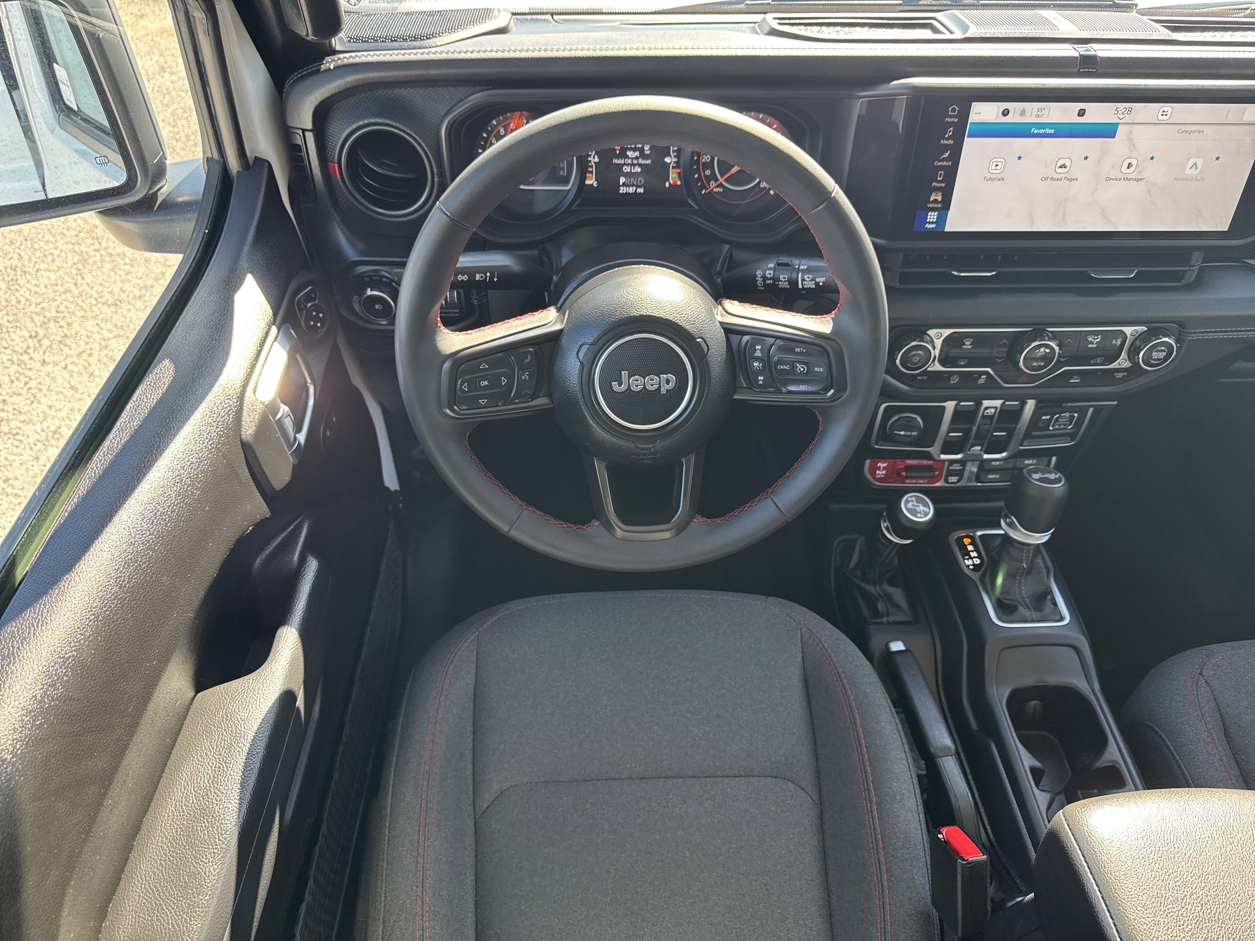 Used 2025 Jeep Wrangler Unlimited Rubicon image 14