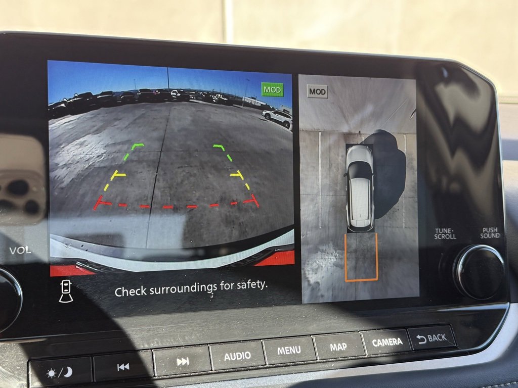 Used 2023 Nissan Rogue SL w/ SL Premium Package image 11