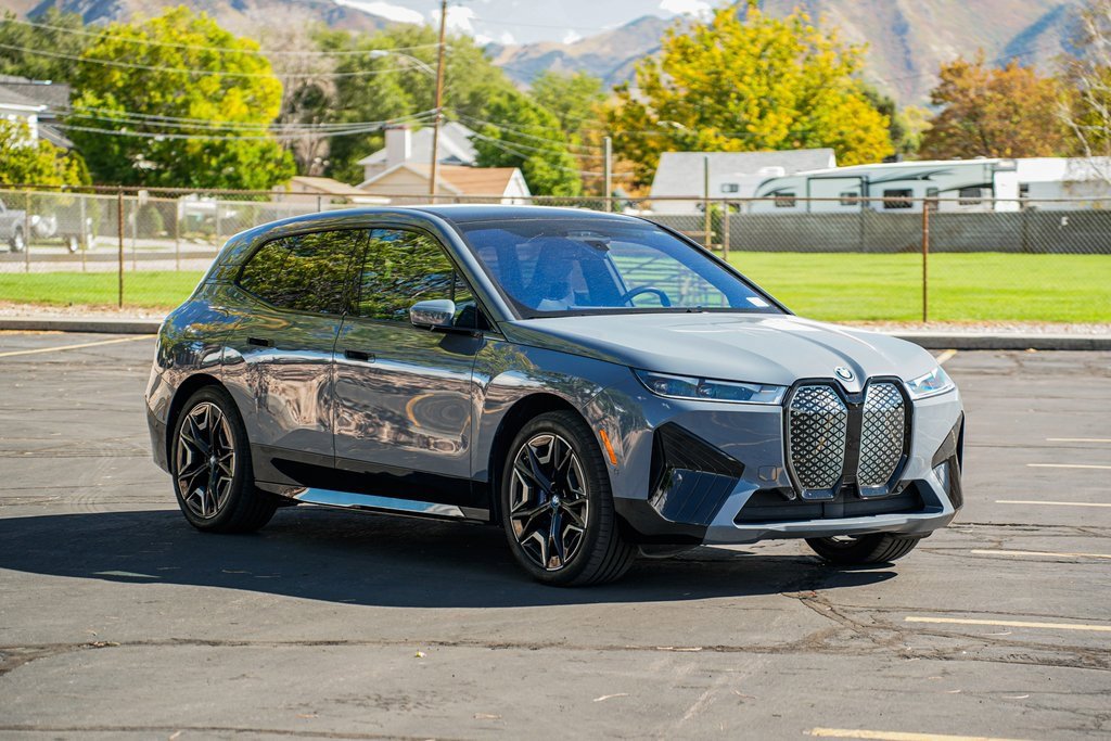 Used 2025 BMW iX xDrive50 w/ Premium Package image 3