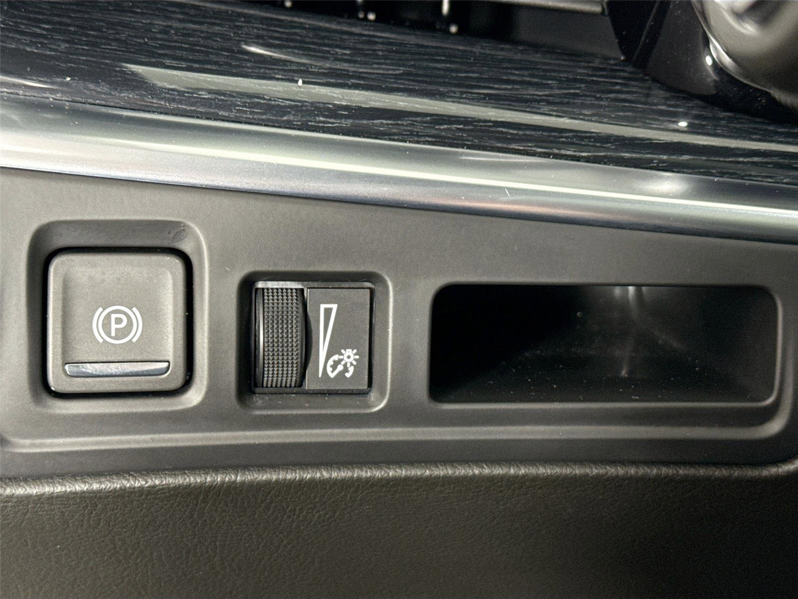 Used 2025 Cadillac XT5 Premium Luxury image 14