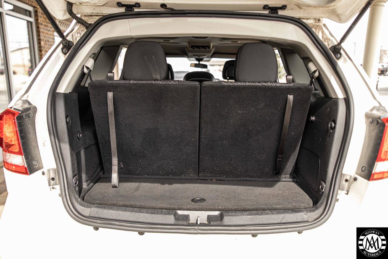 Used 2015 Dodge Journey SXT w/ Flexible Seating Group image 5
