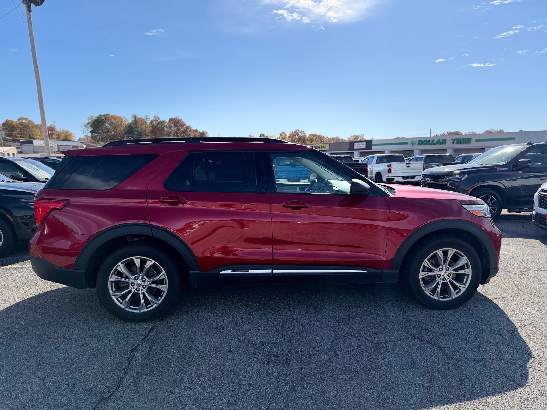 Used 2020 Ford Explorer XLT w/ Equipment Group 202A image 2