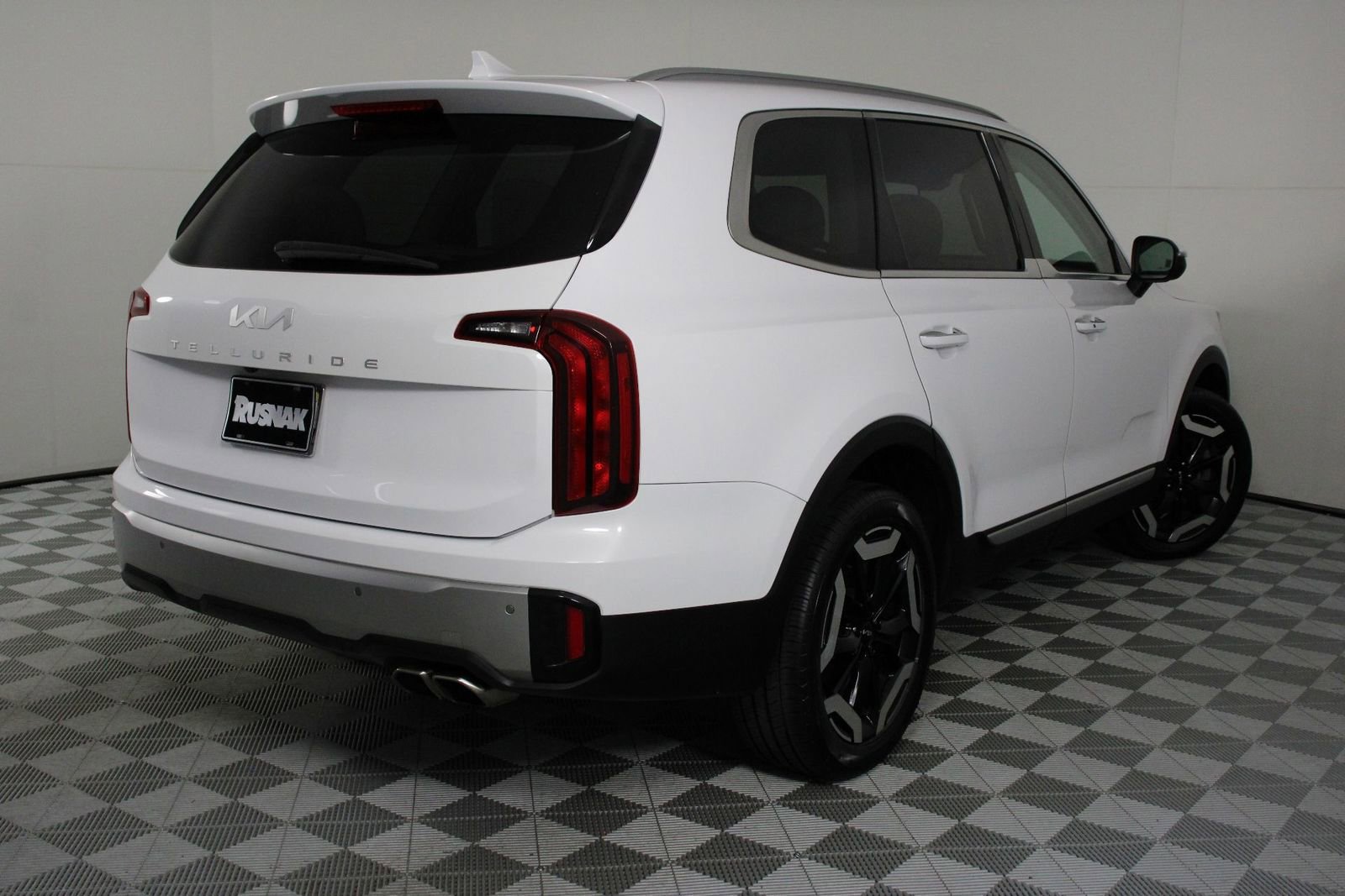 Used 2023 Kia Telluride S image 4