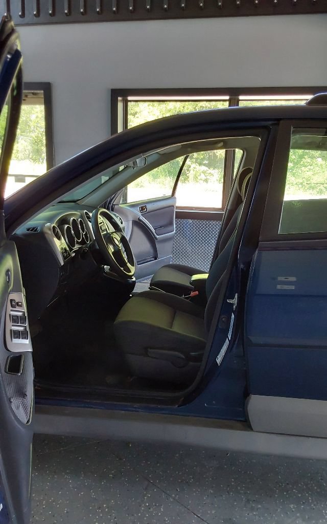 Used 2005 Pontiac Vibe w/ Power Group Value Package FWD image 13
