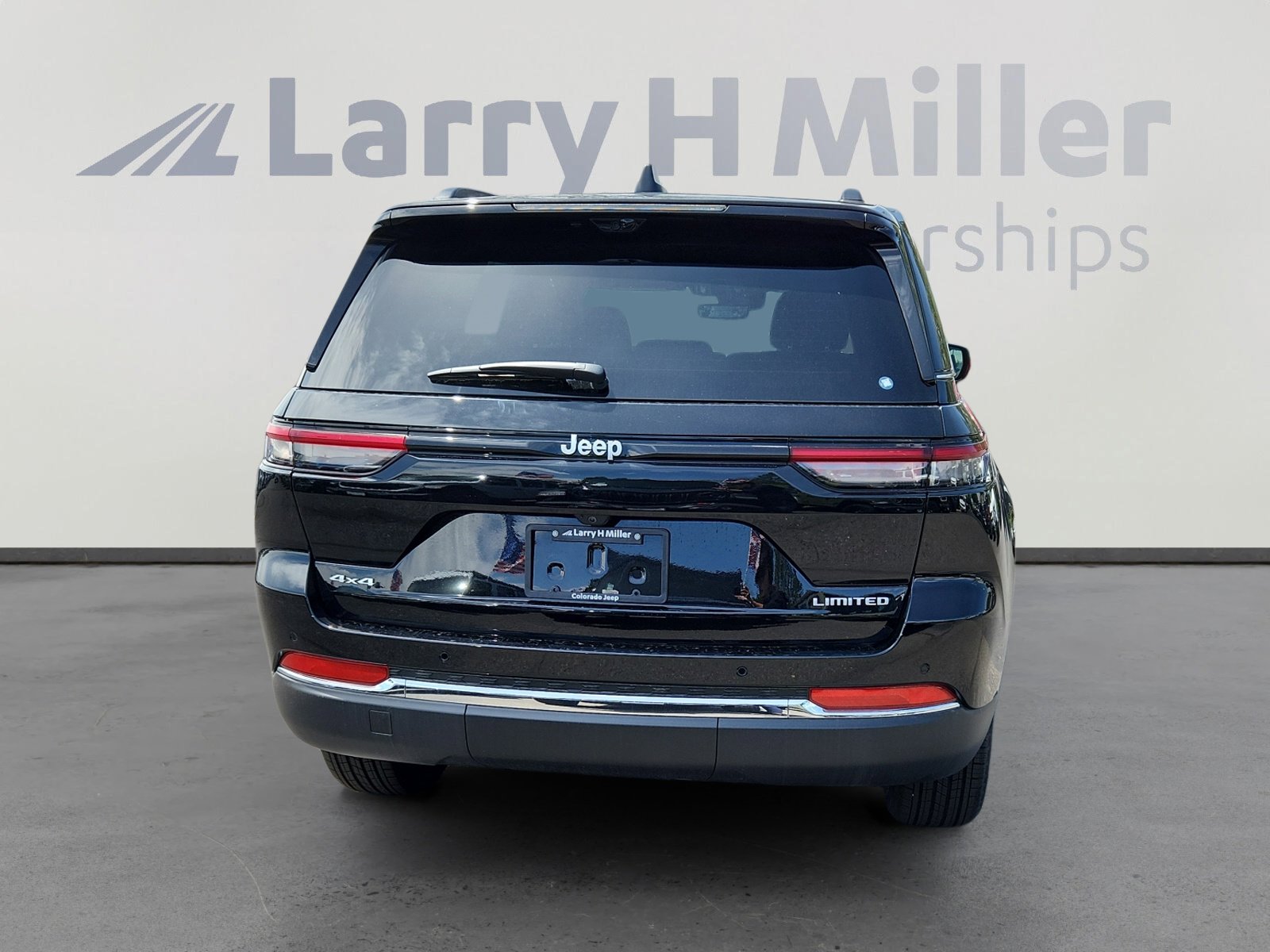 New 2025 Jeep Grand Cherokee Limited w/ Luxury Tech Group II image 4