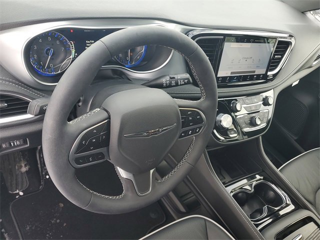 New 2026 Chrysler Pacifica Limited w/ Trailer Tow Group image 19