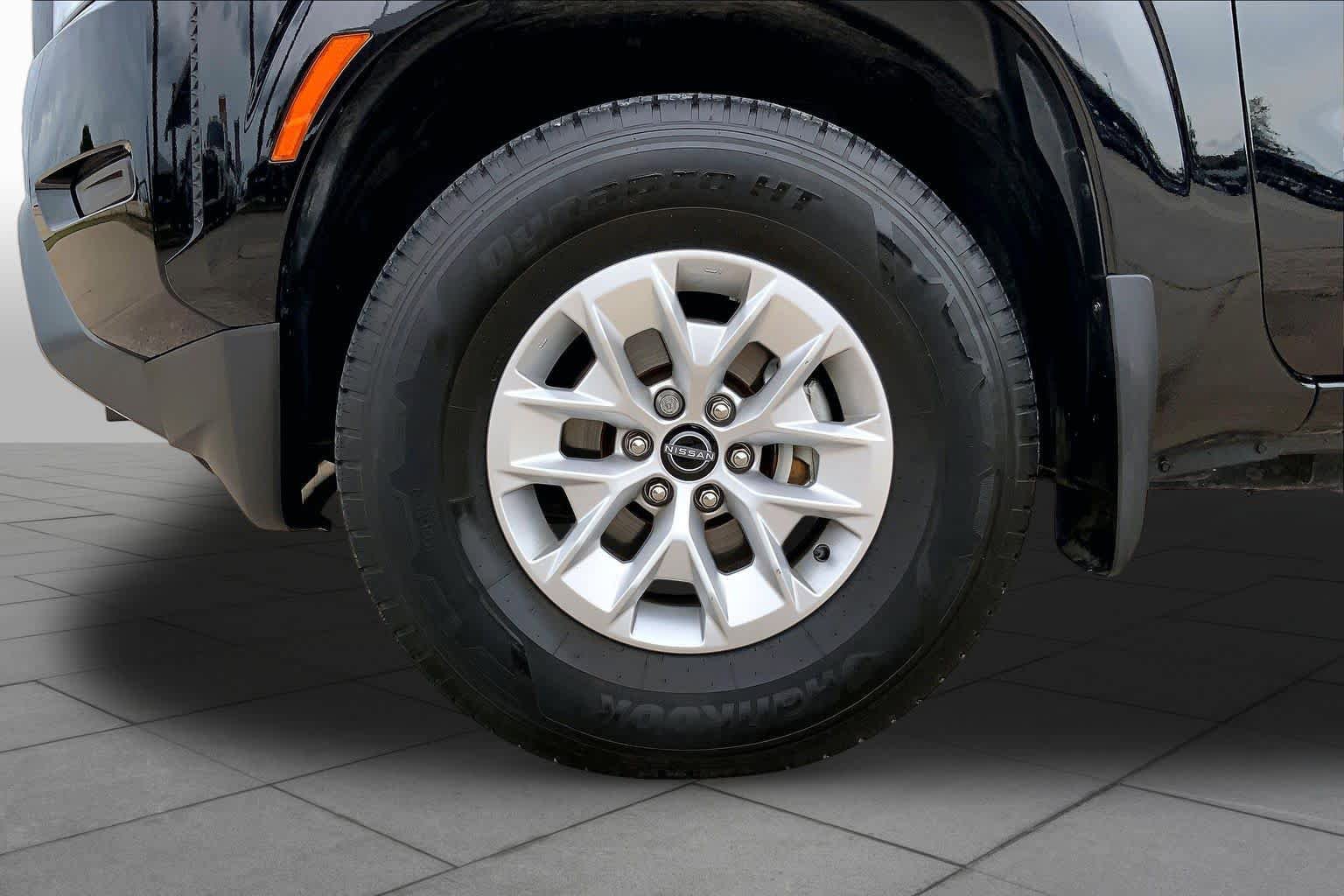 Used 2024 Nissan Frontier SV RWD image 11