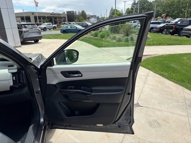 Used 2022 Nissan Pathfinder SV w/ SV Premium Package AWD/4WD image 35
