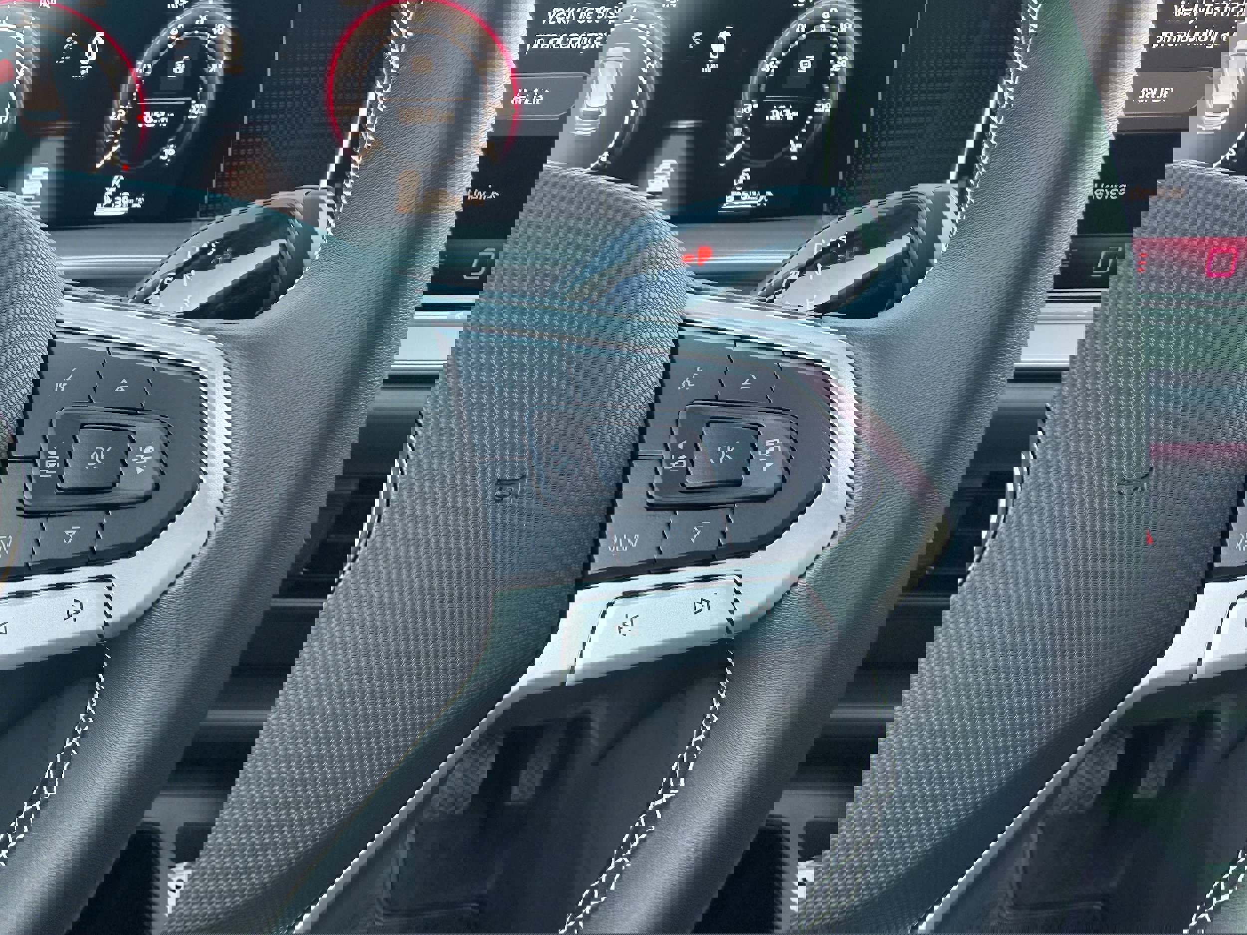 New 2025 Volkswagen Tiguan SE image 16