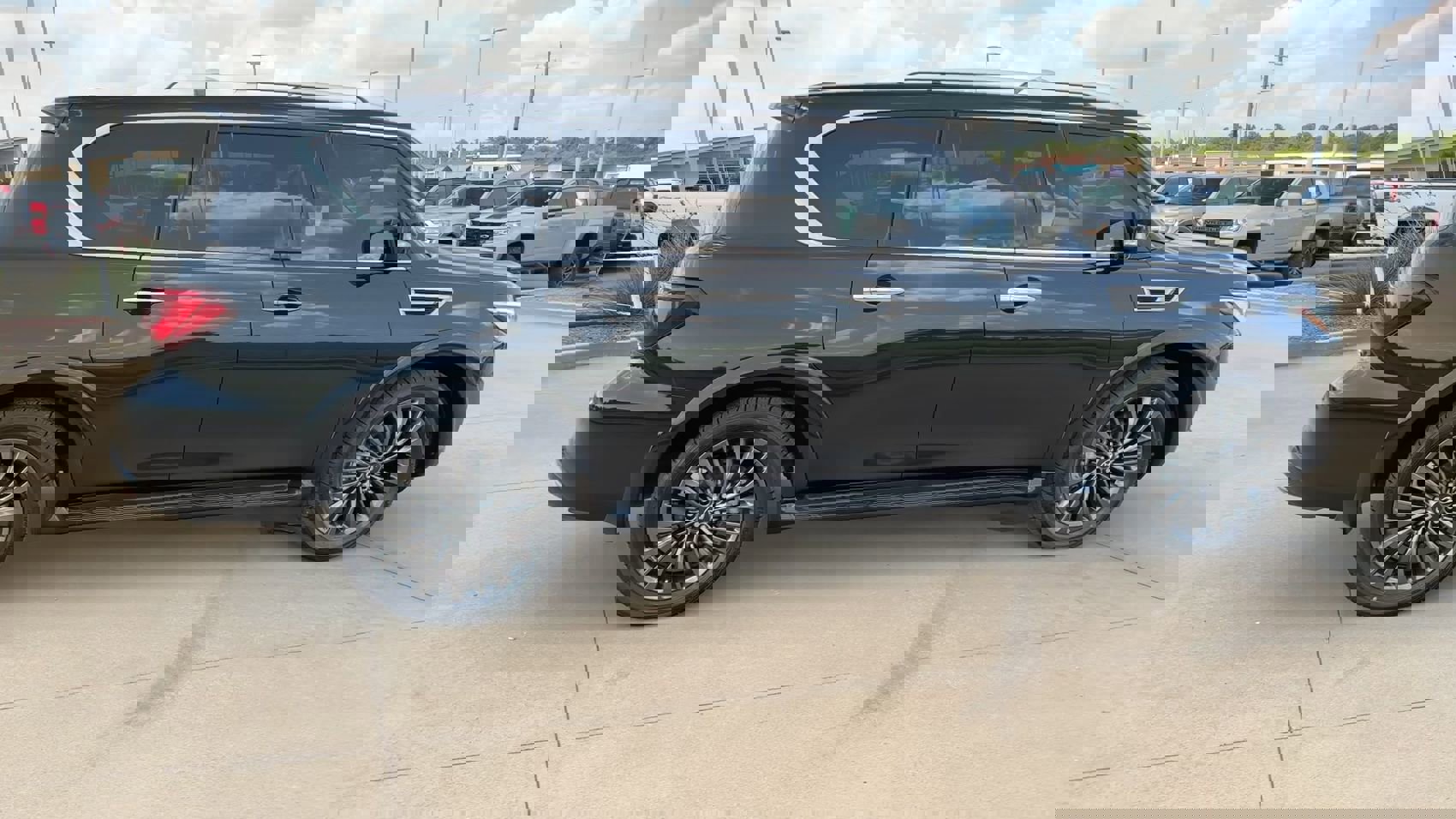 Used 2024 INFINITI QX80 Premium Select w/ All-Season Package image 9