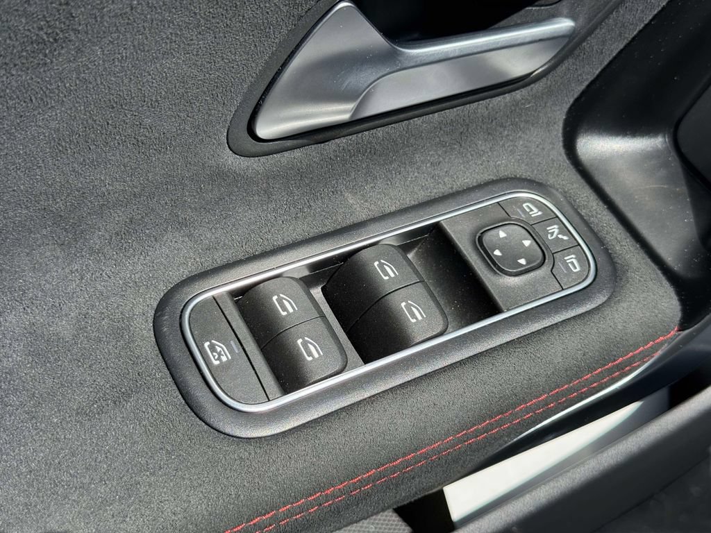 Used 2022 Mercedes-Benz CLA 250 4MATIC image 14