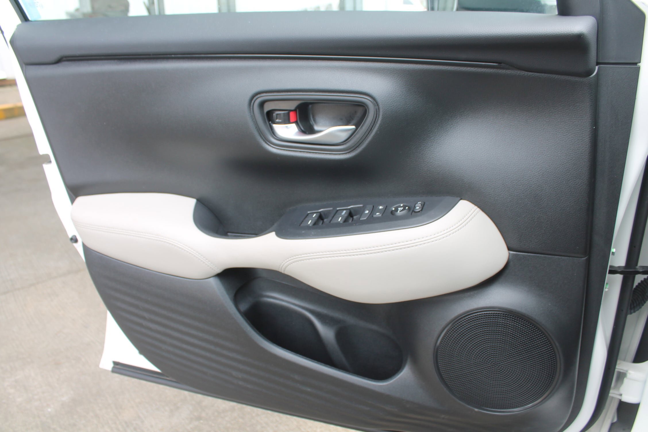 Used 2024 Honda HR-V LX image 12