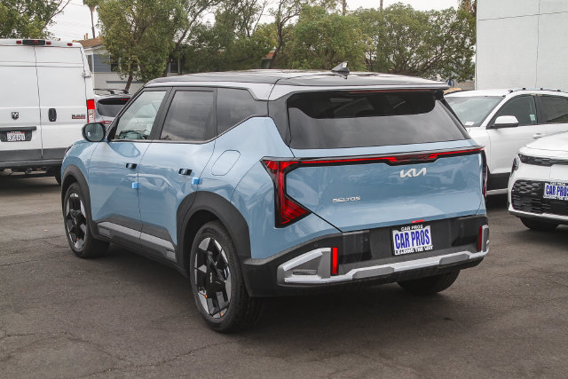 New 2027 Kia Seltos S FWD image 14