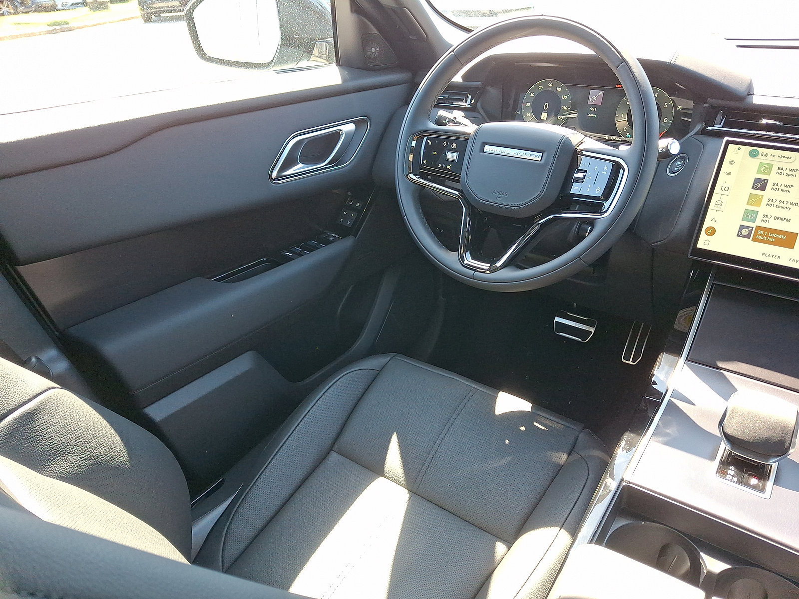 Certified 2026 Land Rover Range Rover Velar Dynamic SE image 12