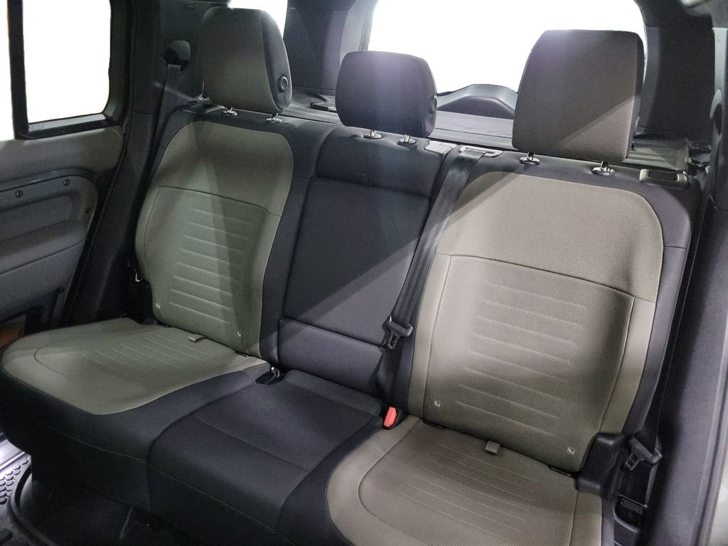 Used 2025 Land Rover Defender 110 image 22