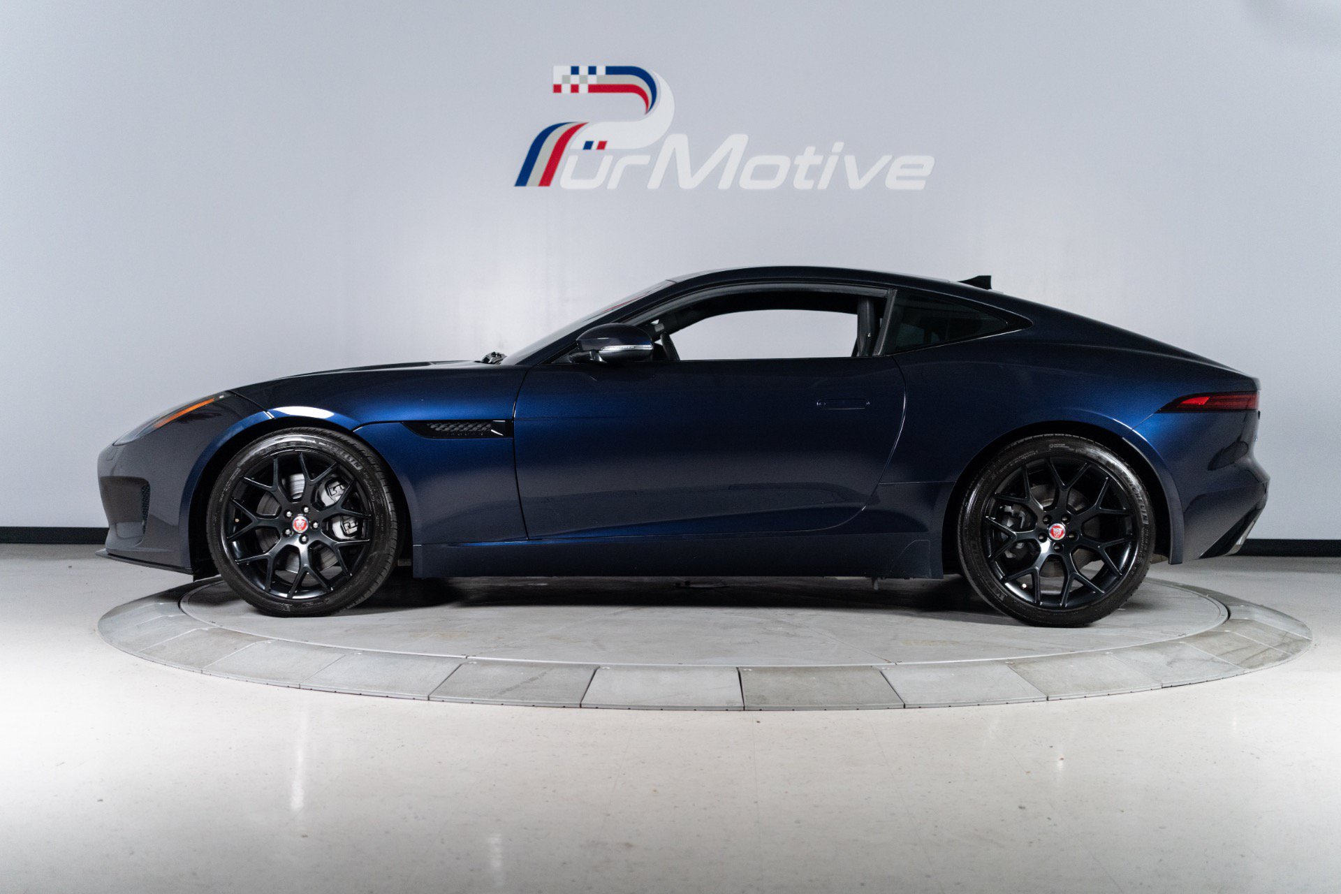 Used 2018 Jaguar F-TYPE Coupe RWD image 2